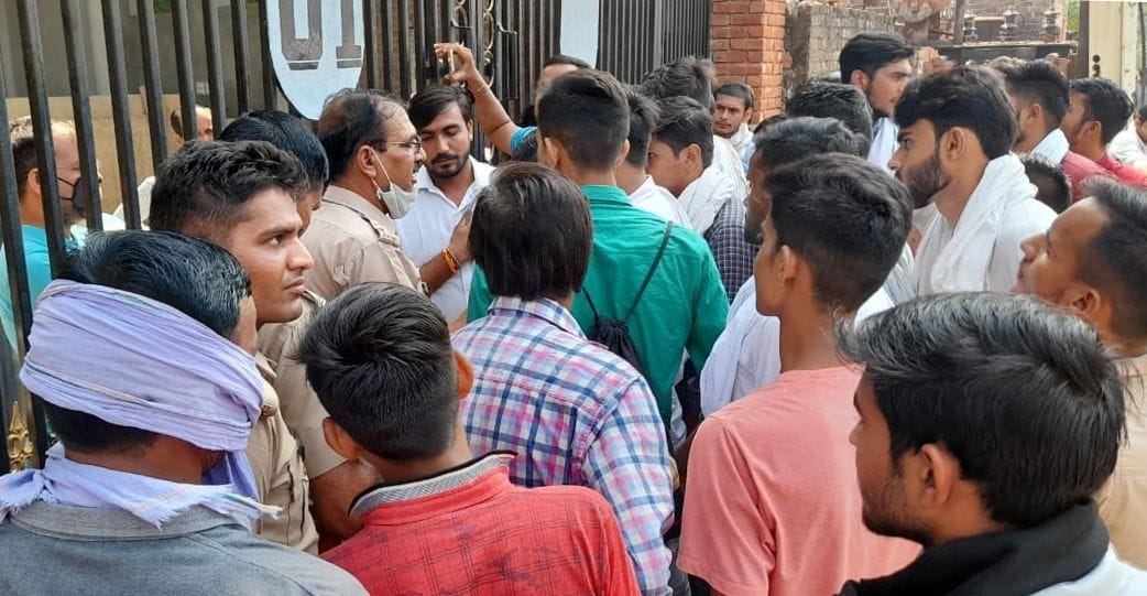 Jams in front of school gate shouting slogans