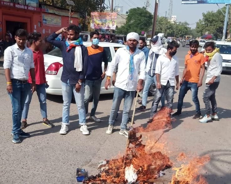 NSUI burn yogi effigy, police detained