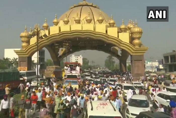 Agriculture Act: Sukhbir Badal and Harsimrat Kaur Leads Shiromani Akali Dal Kisan March