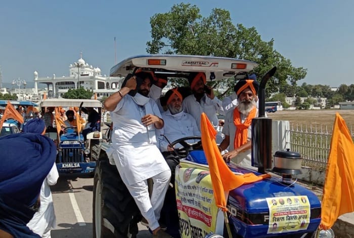 Agriculture Act: Sukhbir Badal and Harsimrat Kaur Leads Shiromani Akali Dal Kisan March