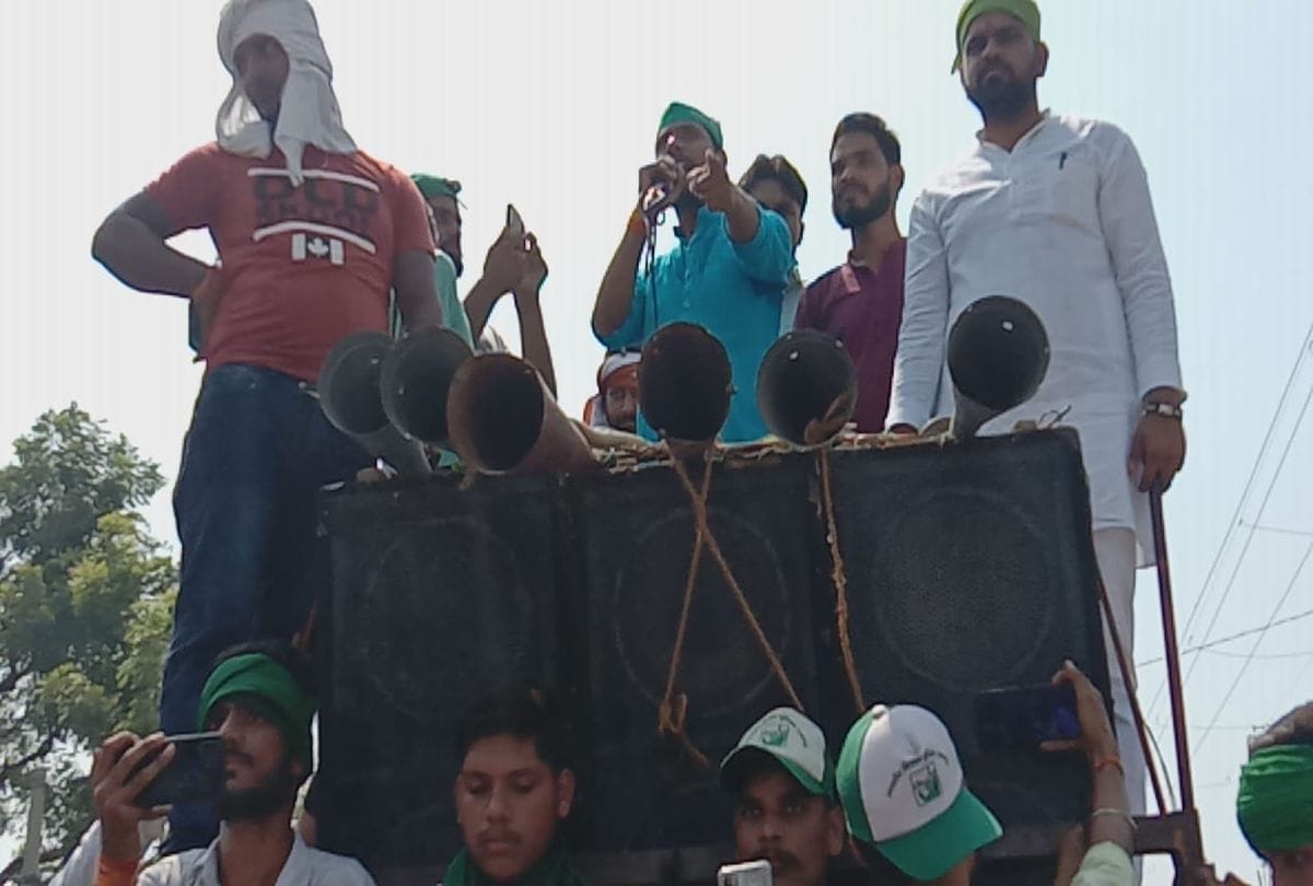 Farmer Bill 2020: Protest In Firozabad Farmers Block Etah Tundla Road