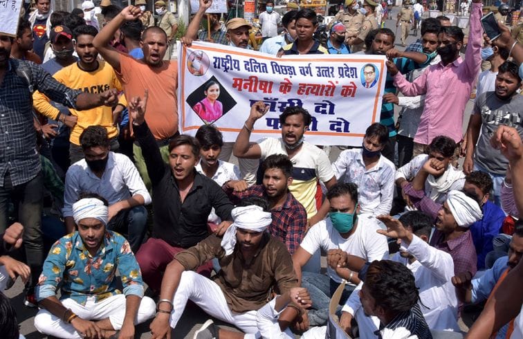 Congressmen protest against lathicharge