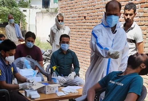 15 corona patient are found including doctor, but the people come out in the road withous mask