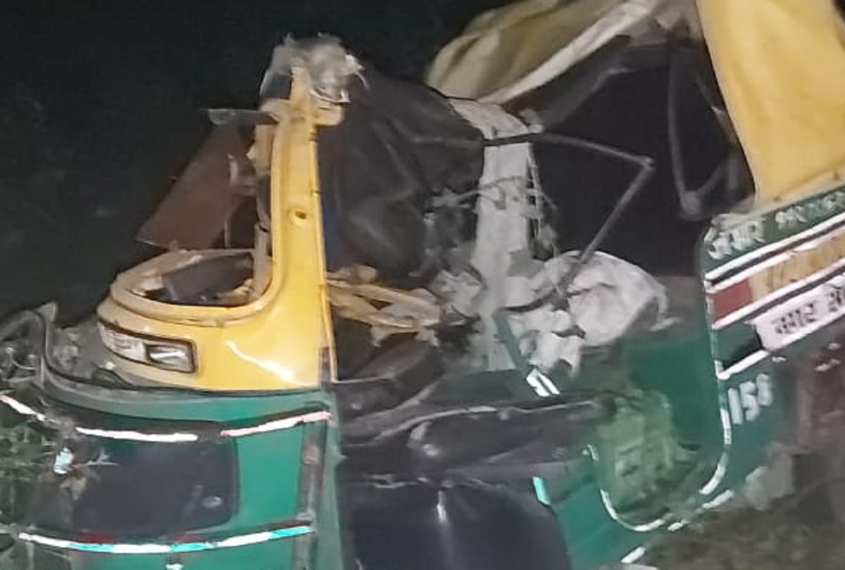 moradabad workers going to Kashipur meets accident many died and injured