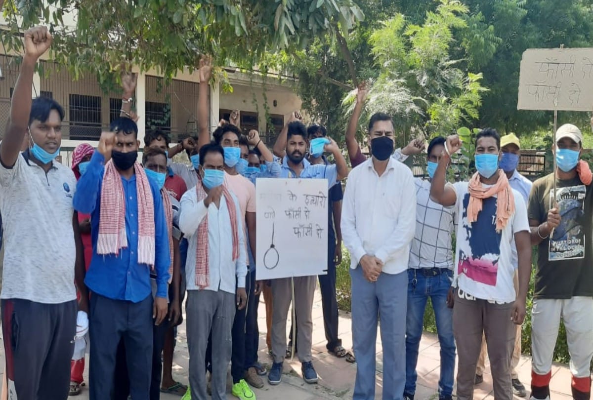 Hathras News: Valmiki Community protest against Hathras incident in Agra