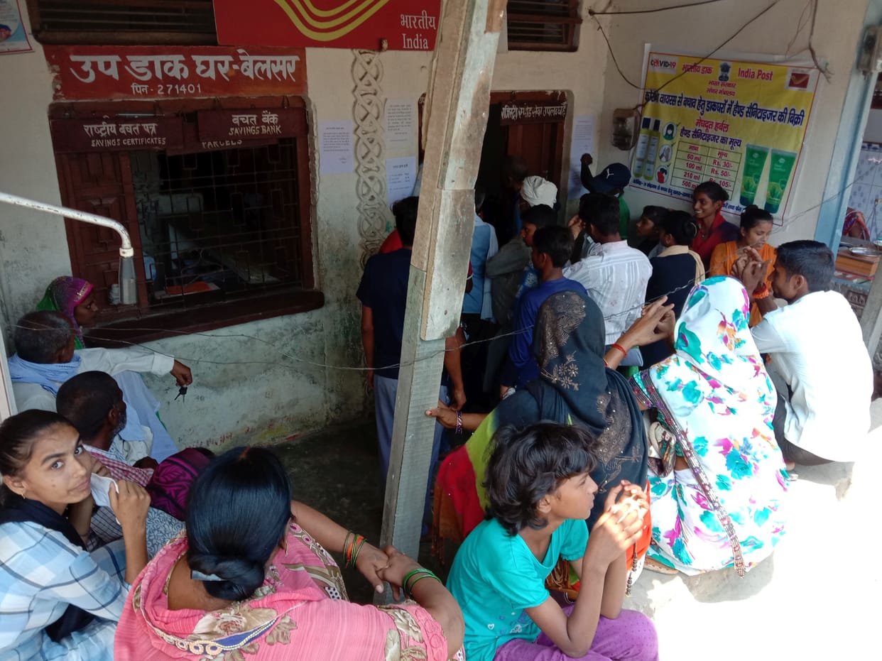 Line to make Aadhaar start from two o'clock