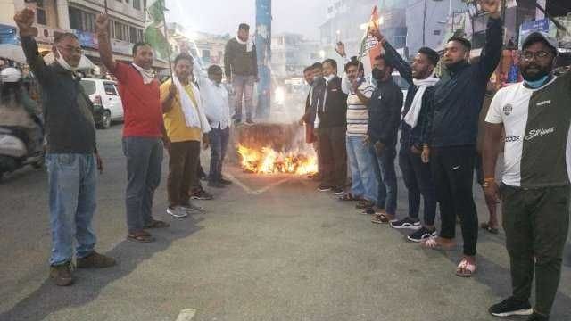 Congress burnt effigy of Chief Minister Yogi
