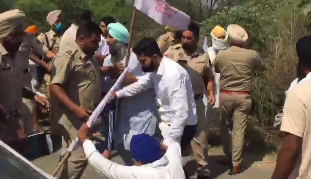 Angry farmers protest in BJP National General Secretary Chugh and China in farm house, shut doors