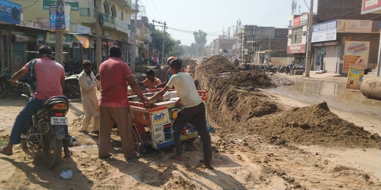 Laying of pipe on Rohtak Road will be completed this week