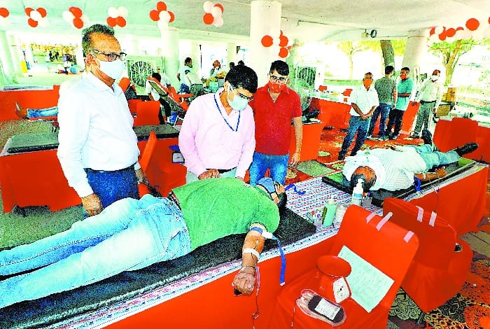 Amar Ujala Foundation Blood Donation Camp at Bridge Market Sector 17
