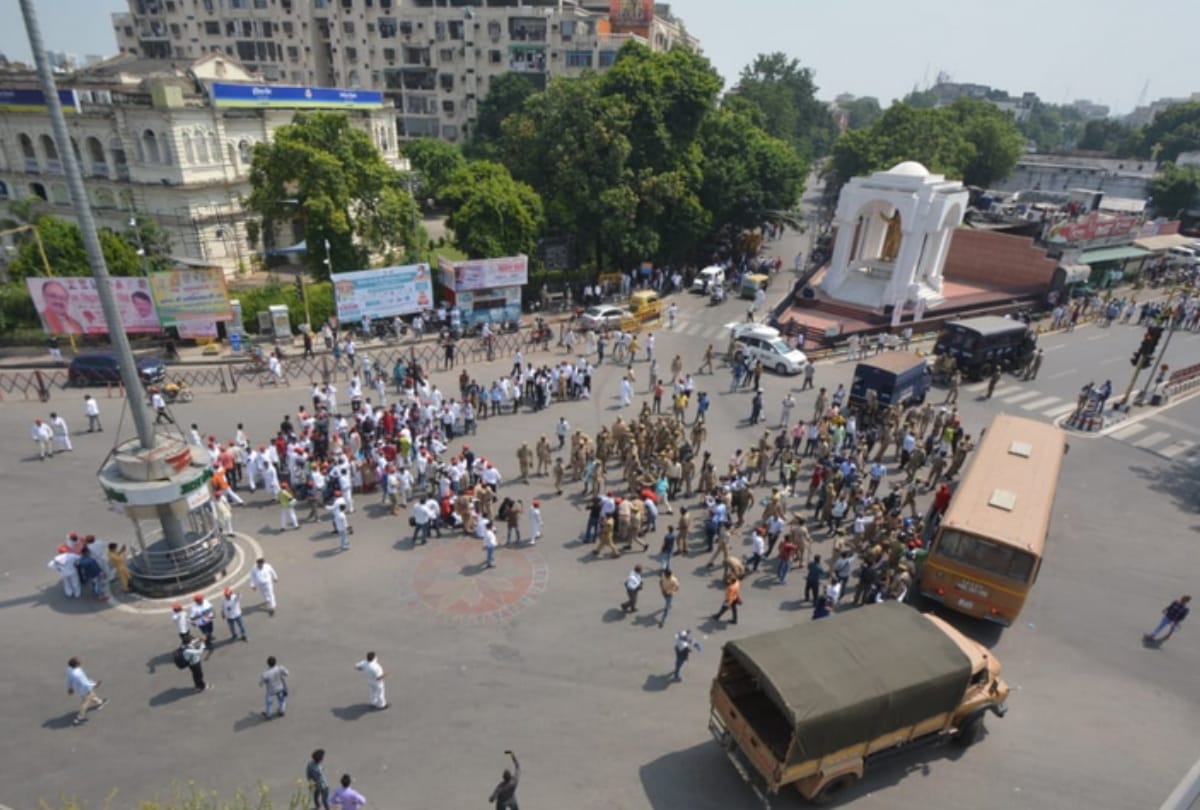 Silent Satyagraha of SP workers, Akhilesh said - FIR against Hathras DM, SP should be lodged