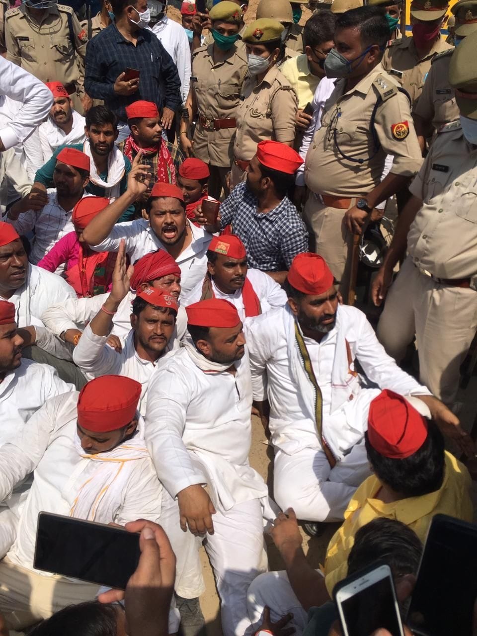 release samajvadi leader from police line who detained from Hathras