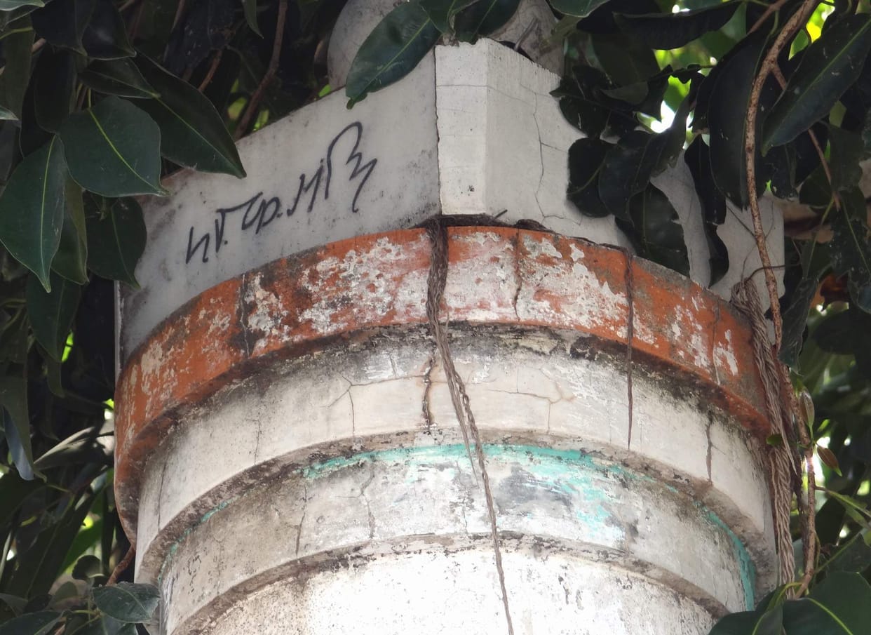 Bapu's signature on Gandhi column