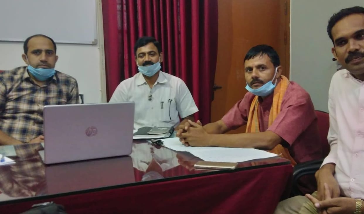Farmer from Haat of Harrajpur and Panchayatiraj Minister from Lucknow, Rubaru