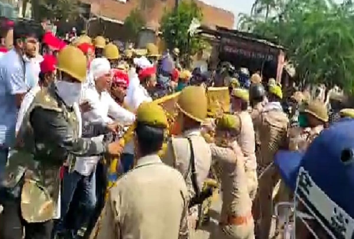 Hathras Rape Case Strict watch on roads leading to village police lathicharge see pictures