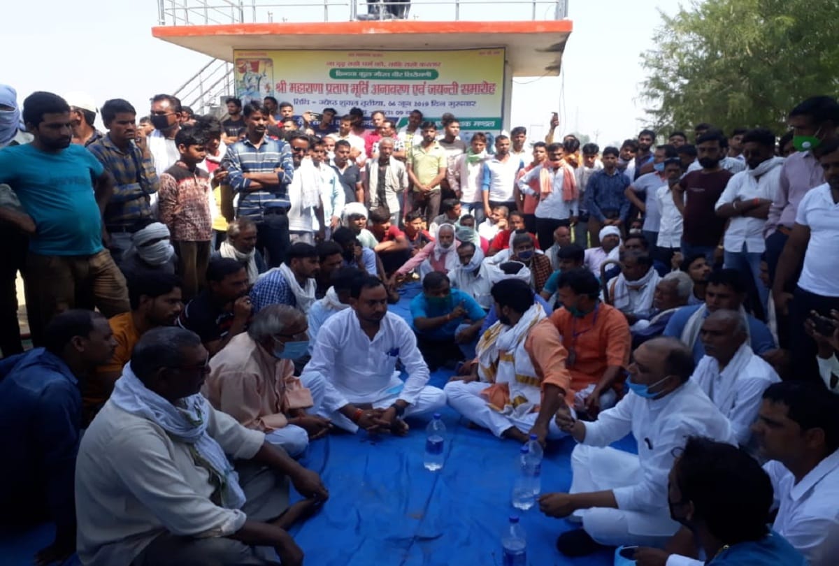 Hathras Rape Case News 12 village panchayats in favor of the accused