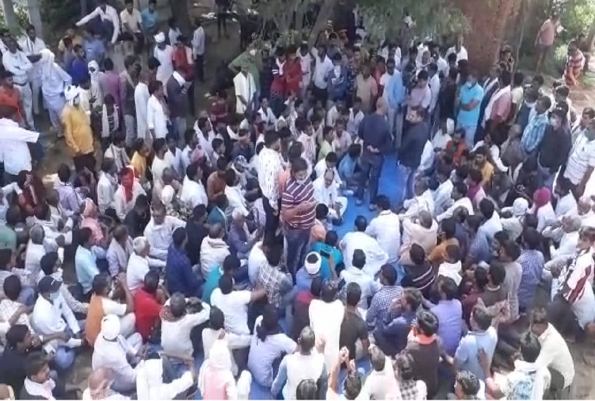 Hathras Rape Case News 12 village panchayats in favor of the accused