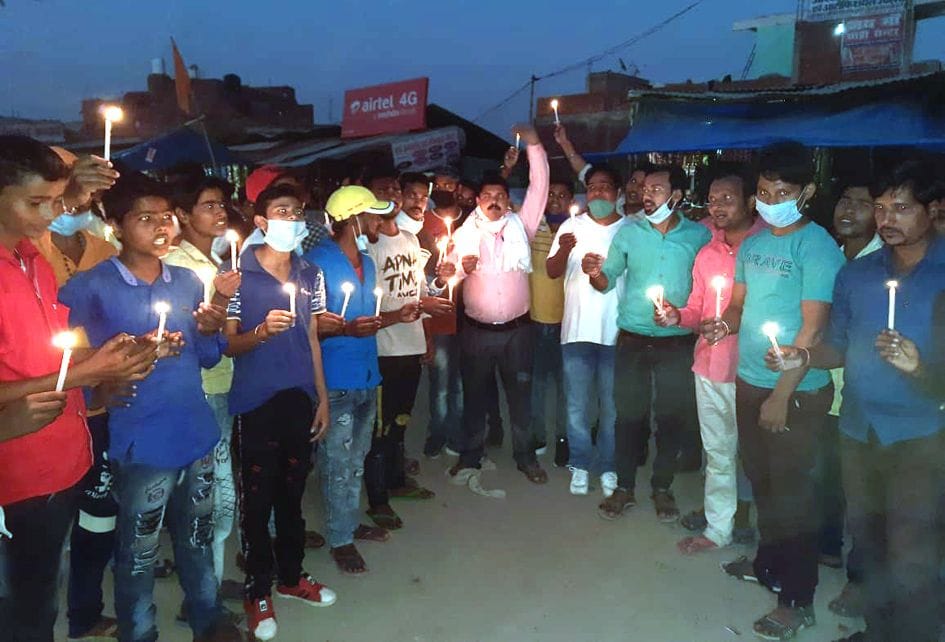 hatyaaron ko phaansee dene kee maang kar nikaala kaindal maarch