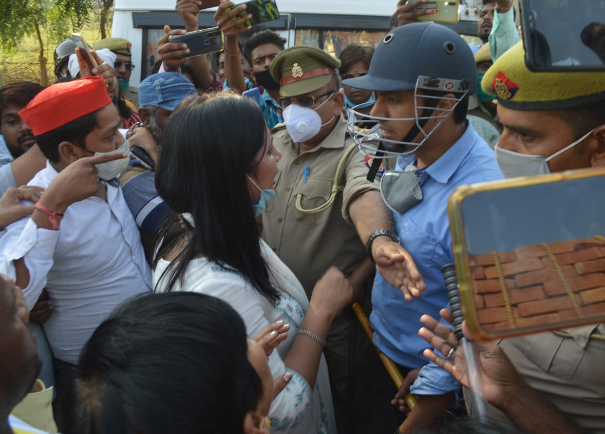 Hathras: Nirbhaya's advocate Seema could not even go to the village of Bitiya, Nokzhonk