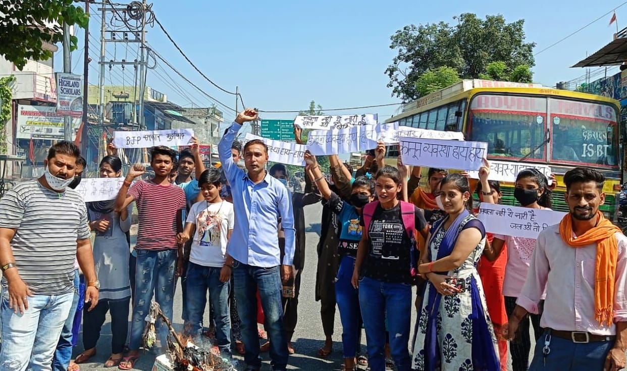 Youth Congress burnt effigy of central government