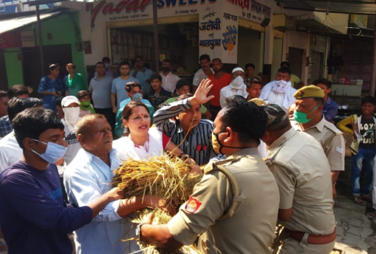 Police stopped Congressmen going to Hathras