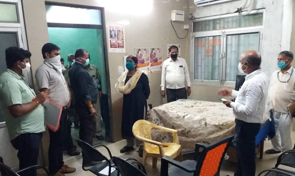 Surgeon at the district hospital as soon as he reached Tahrir in Kotwali