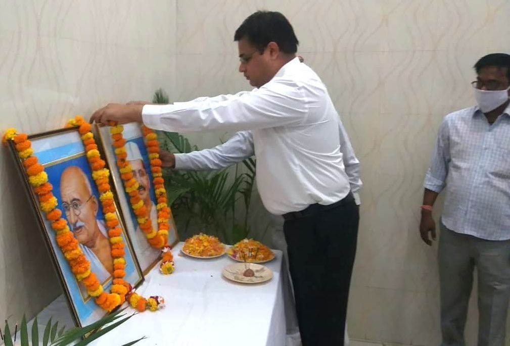 Pledged to follow the ideals of Gandhi and Shastri