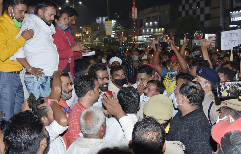Uproar over stopping on Delhi highway