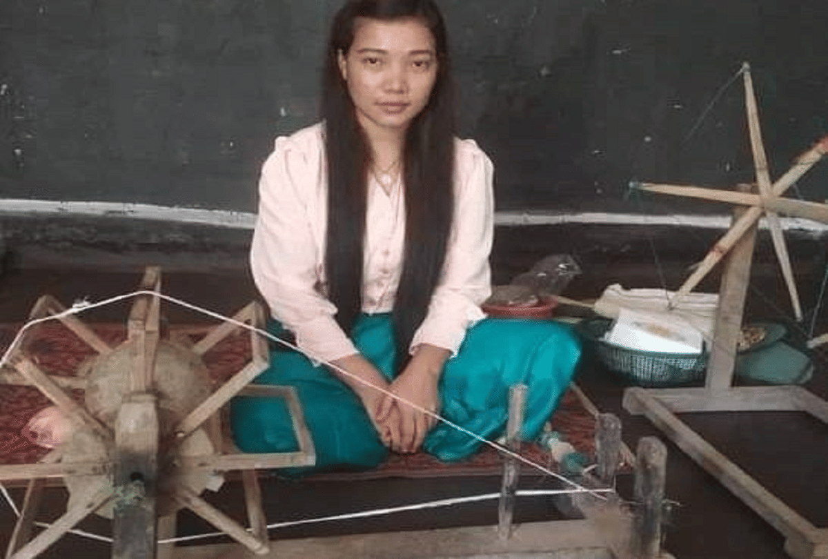 manipur village girl make mask and clothes from lotus stalk