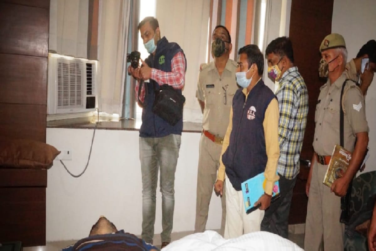 The body of the property dealer was found in the hotel room in Meerut and the police is investigating the case