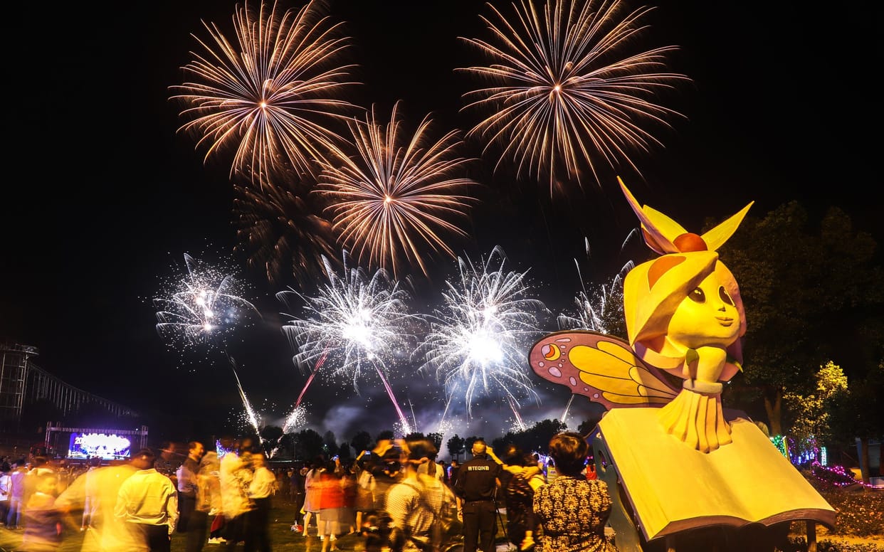 China is celebrating its establishment day and have one week off people are travelling through air and train