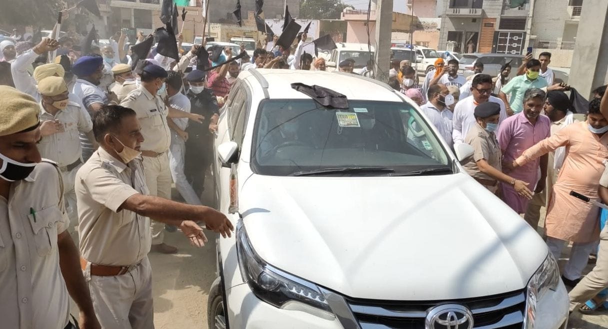 Farmers show black flag