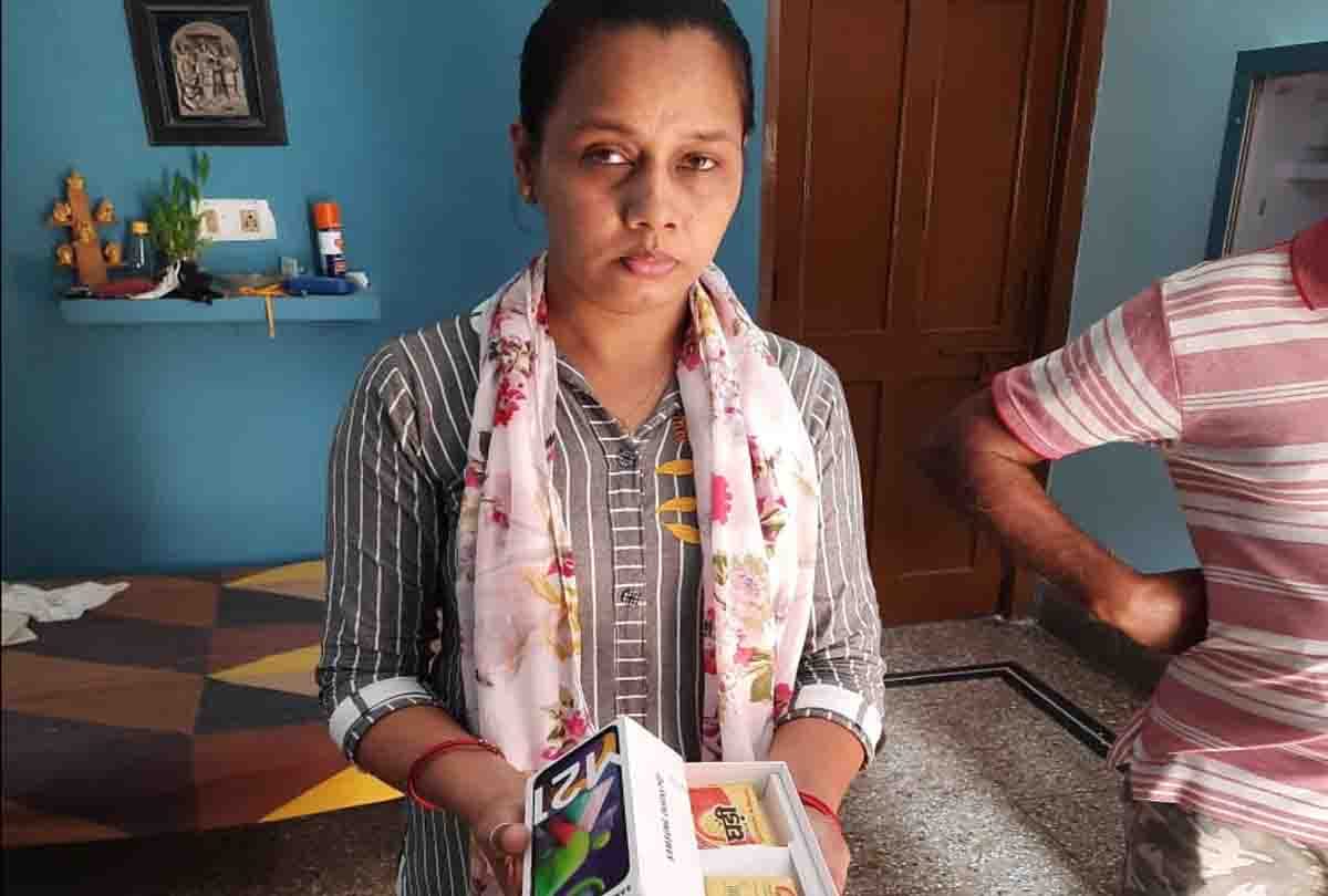Kanpur: Two soap bags were found in exchange for 14 thousand mobiles