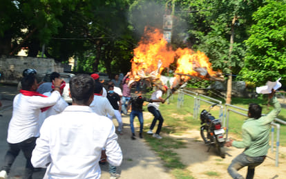Congress's opposition against Hathras incident, CM's effigy burnt