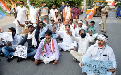 Congress's opposition against Hathras incident, CM's effigy burnt