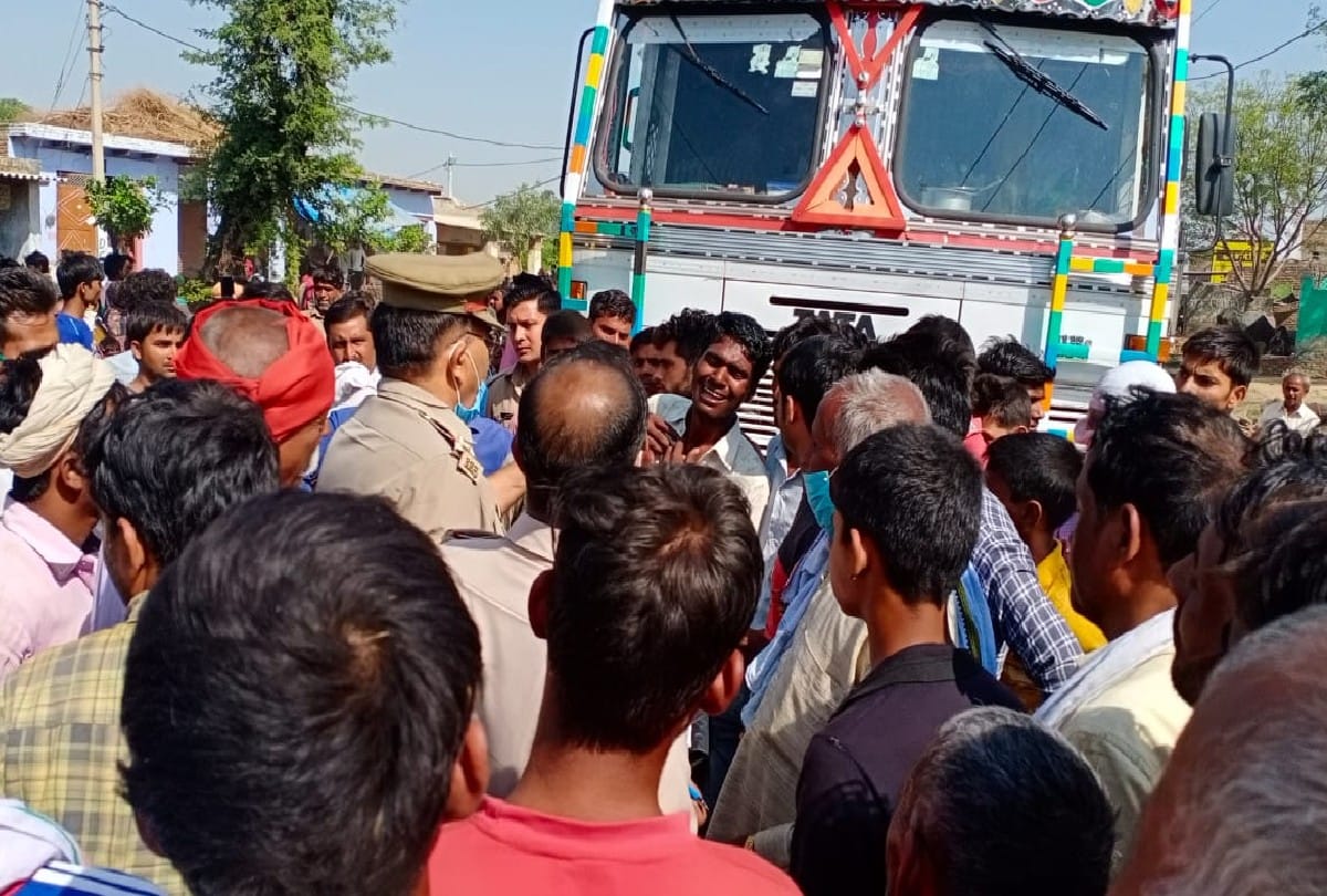 villagers create ruckus on the road after six year old child dies in accident in mathura