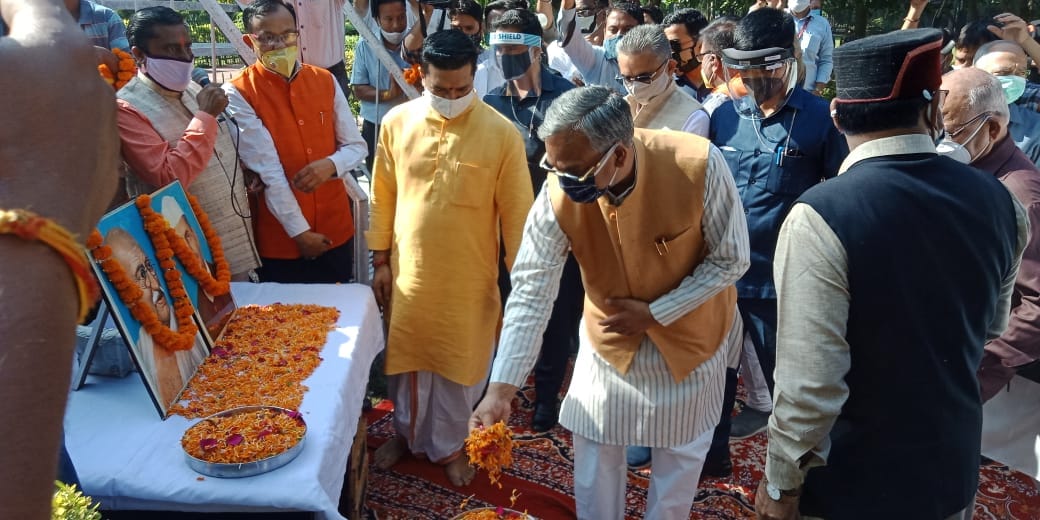 Mahatma Gandhi jayanti 2020 | Lal Bahadur Shastri Jayanti 2020 | Uttarakhand CM Trivendra Singh Rawat pay tribute to Mahatma Gandhi and Lal Bahadur Shashtri