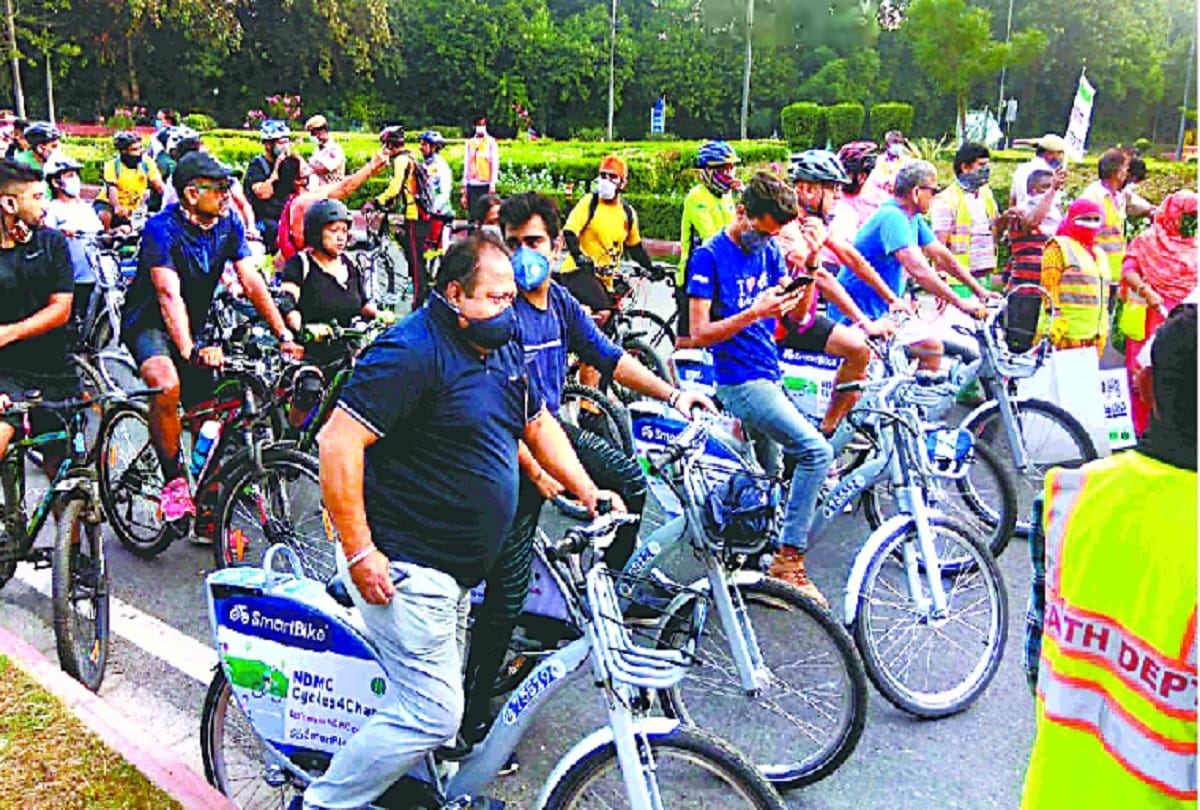 Ride a bicycle from india gate to jorbag