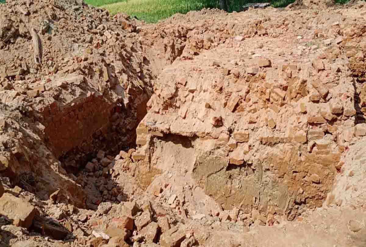Excavation of treasure in the temple premises