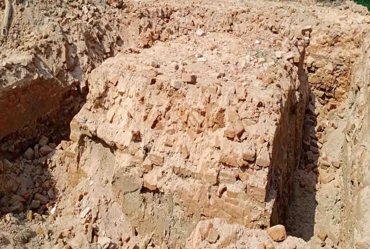 Excavation of treasure in the temple premises
