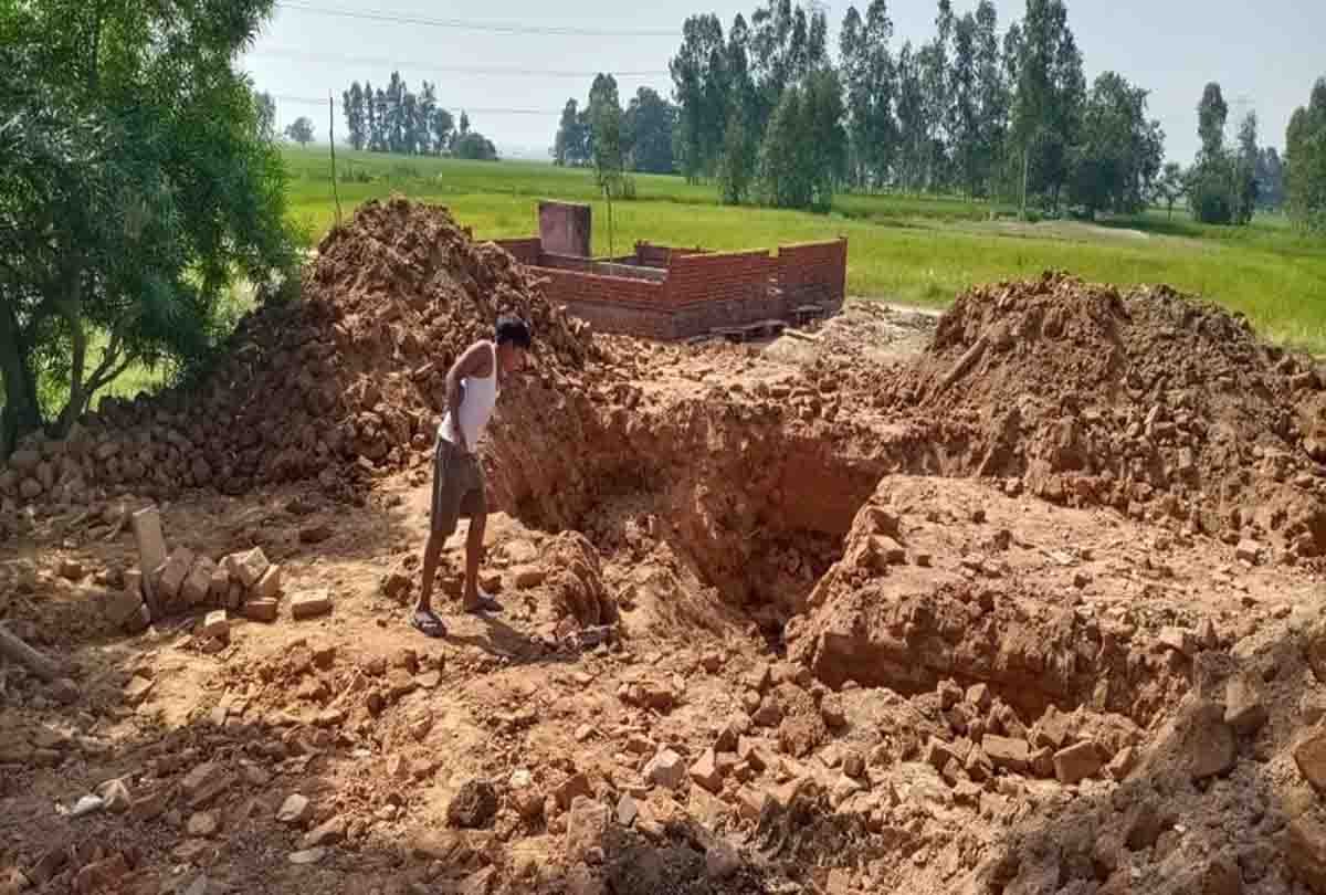 Excavation of treasure in the temple premises