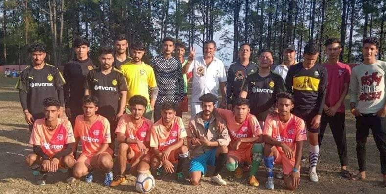Football in Askot