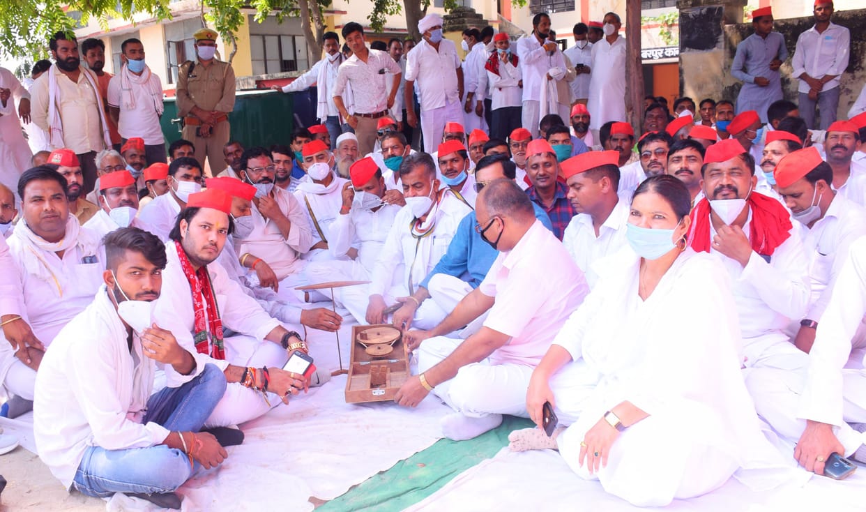 Sapyas performed satyagraha silently