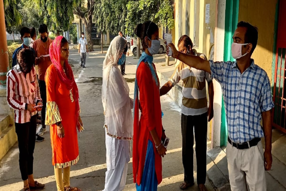 High school and intermediate compartment examination started in Bijnor