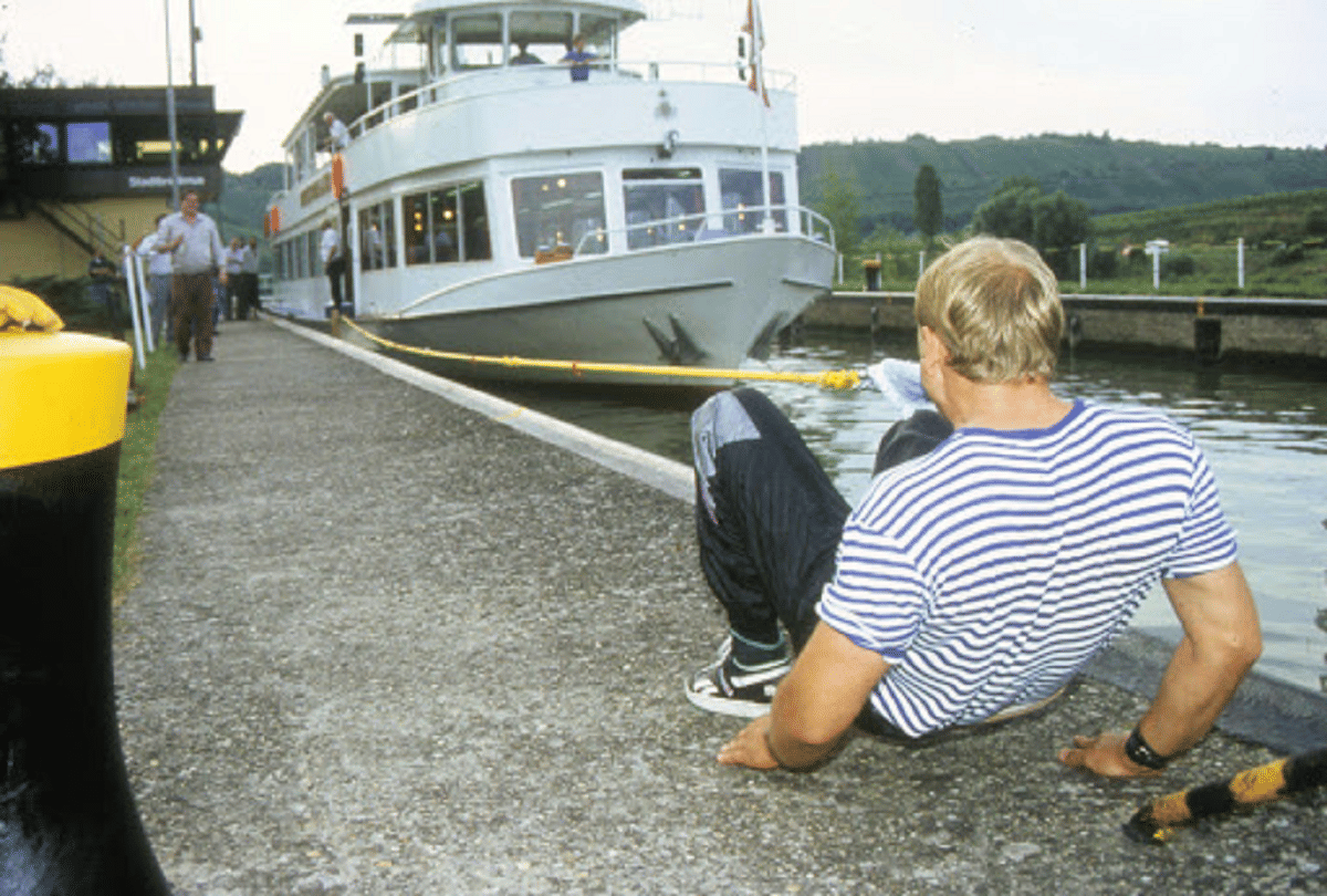 Longest distance keeping a table lifted with teeth recorded in the Guinness Book of Records