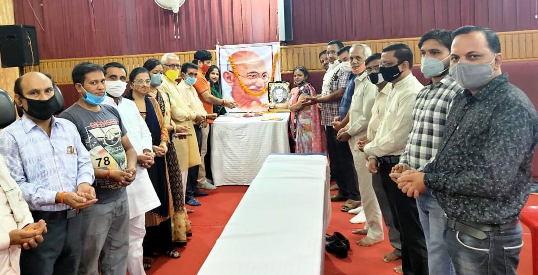 SP workers keep silence for two hours on the birth anniversary of great men