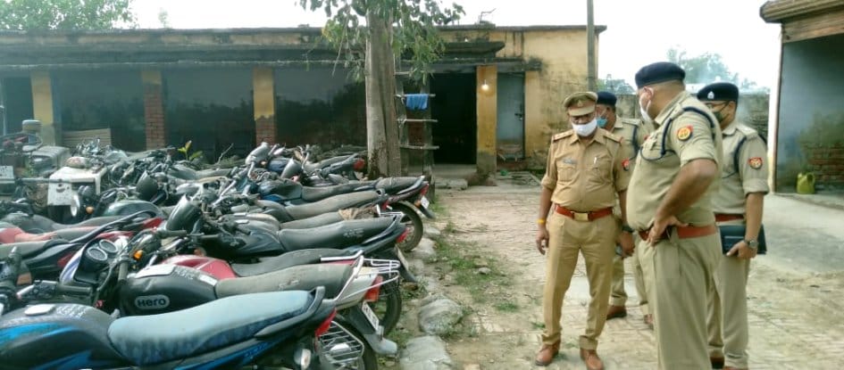 4 police constable break traffic rule