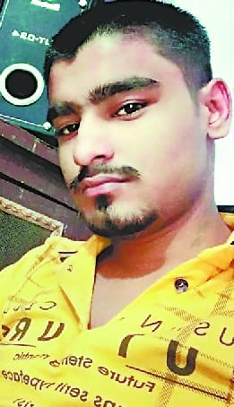 The youth of Shahjahanpur shot and killed himself