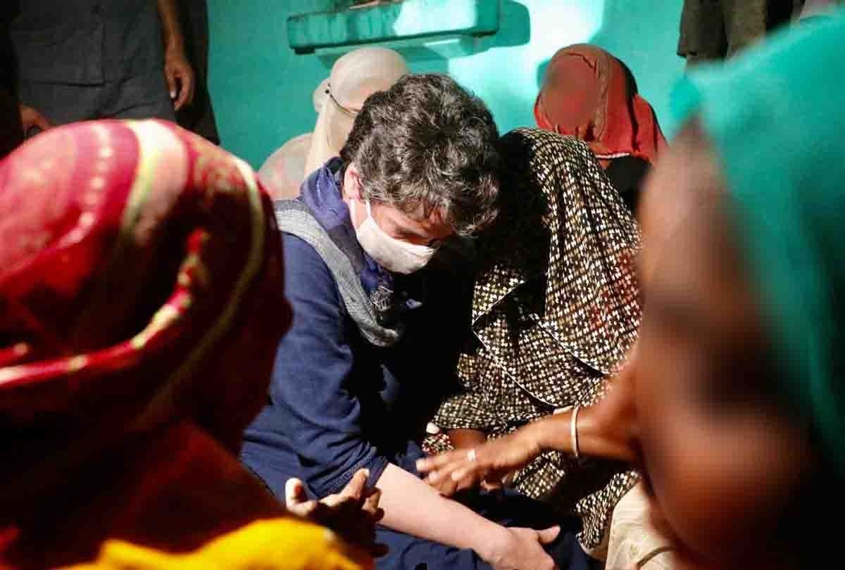 Hathras Case: Rahul and Priyanka gandhi met victim family