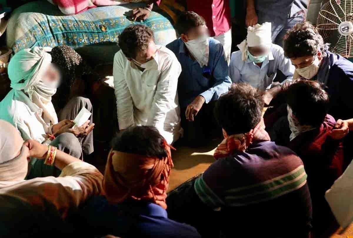 Hathras Case: Rahul and Priyanka gandhi met victim family